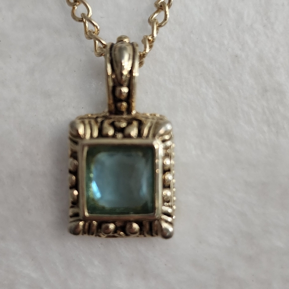Elegant Goldtone and Blue Pendant Necklace - Picture 1 of 2